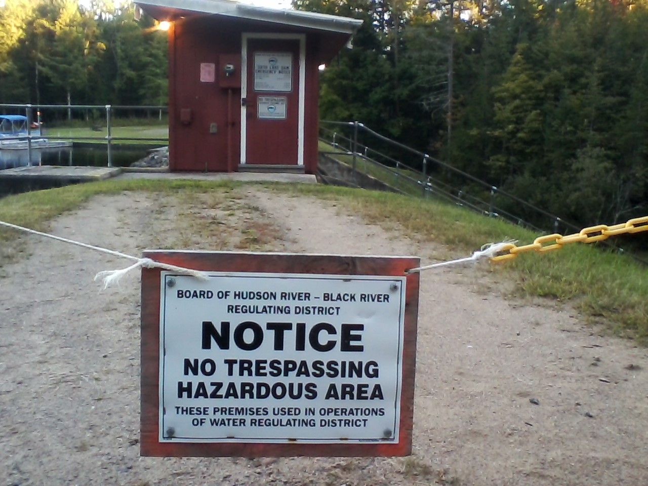 dam_no_trespassing